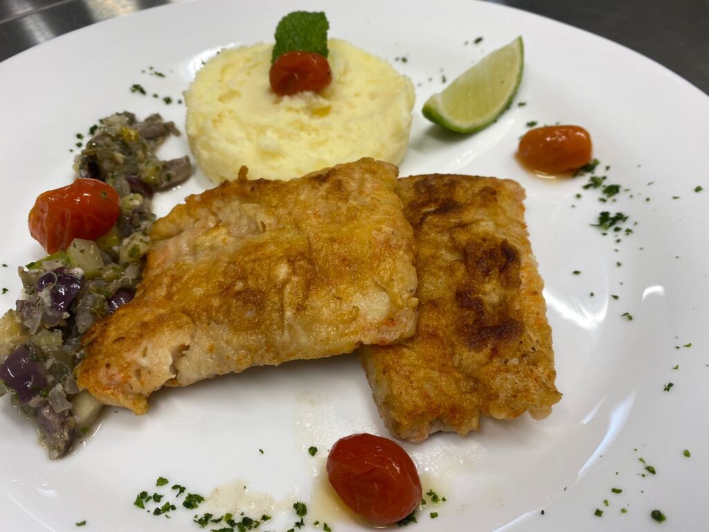 Filé de Peixe Grelhado e Purê Rústico de Batatas