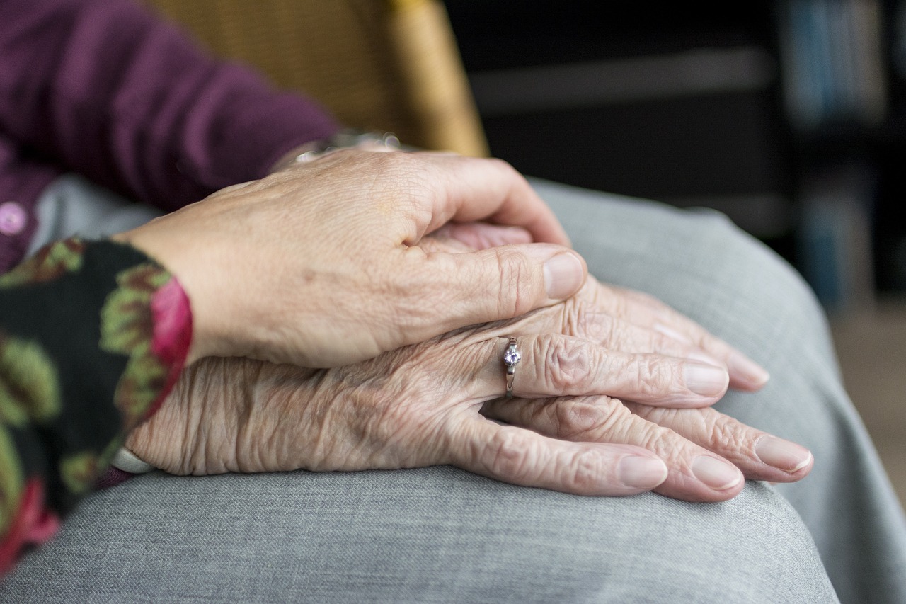 Lidando com mudanças emocionais nos idosos em residenciais